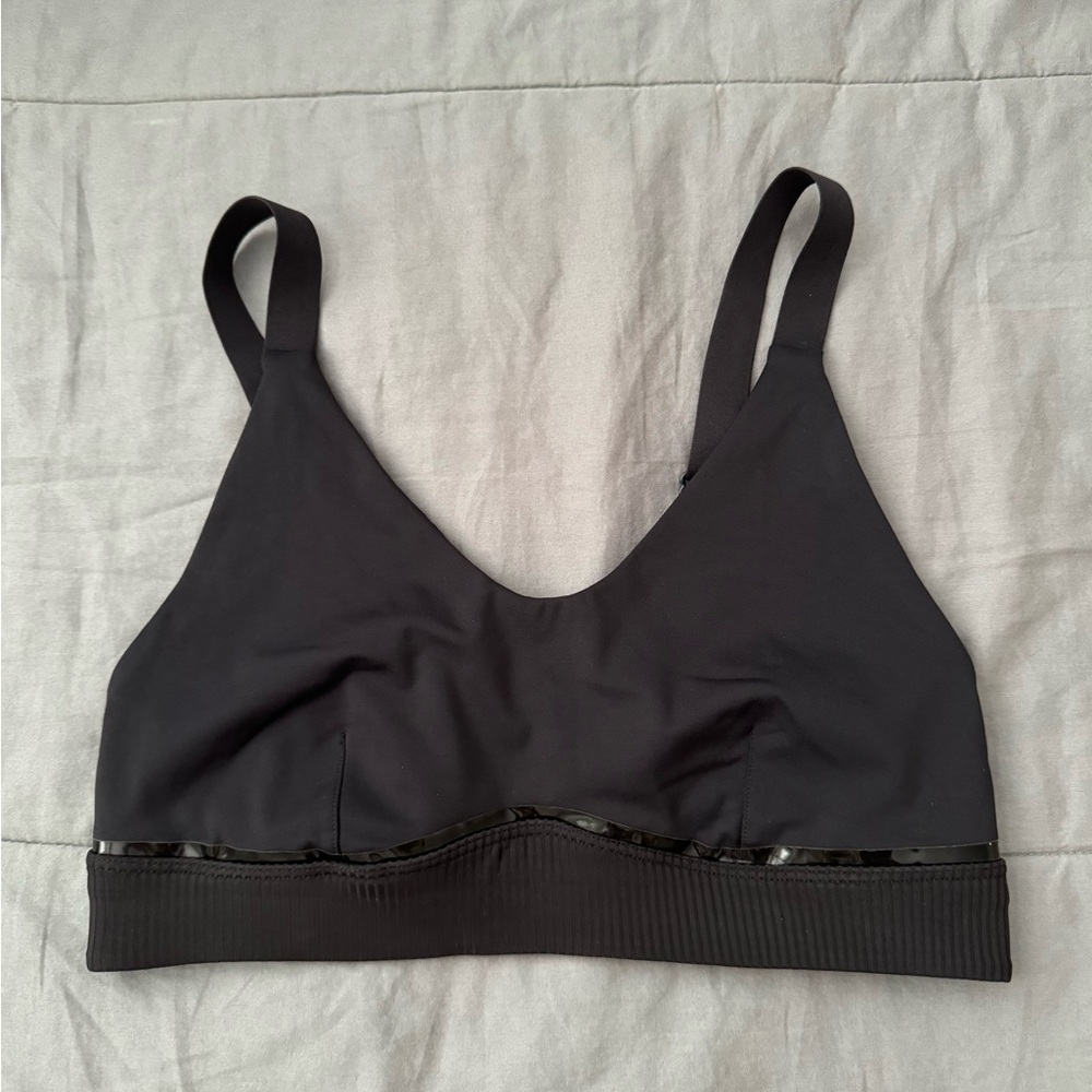 Lululemon sports bra size 6